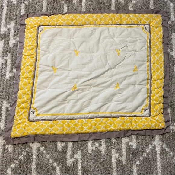 Petit Tresor of Beverly Hills French Bee Comforter - Picture 3 of 7